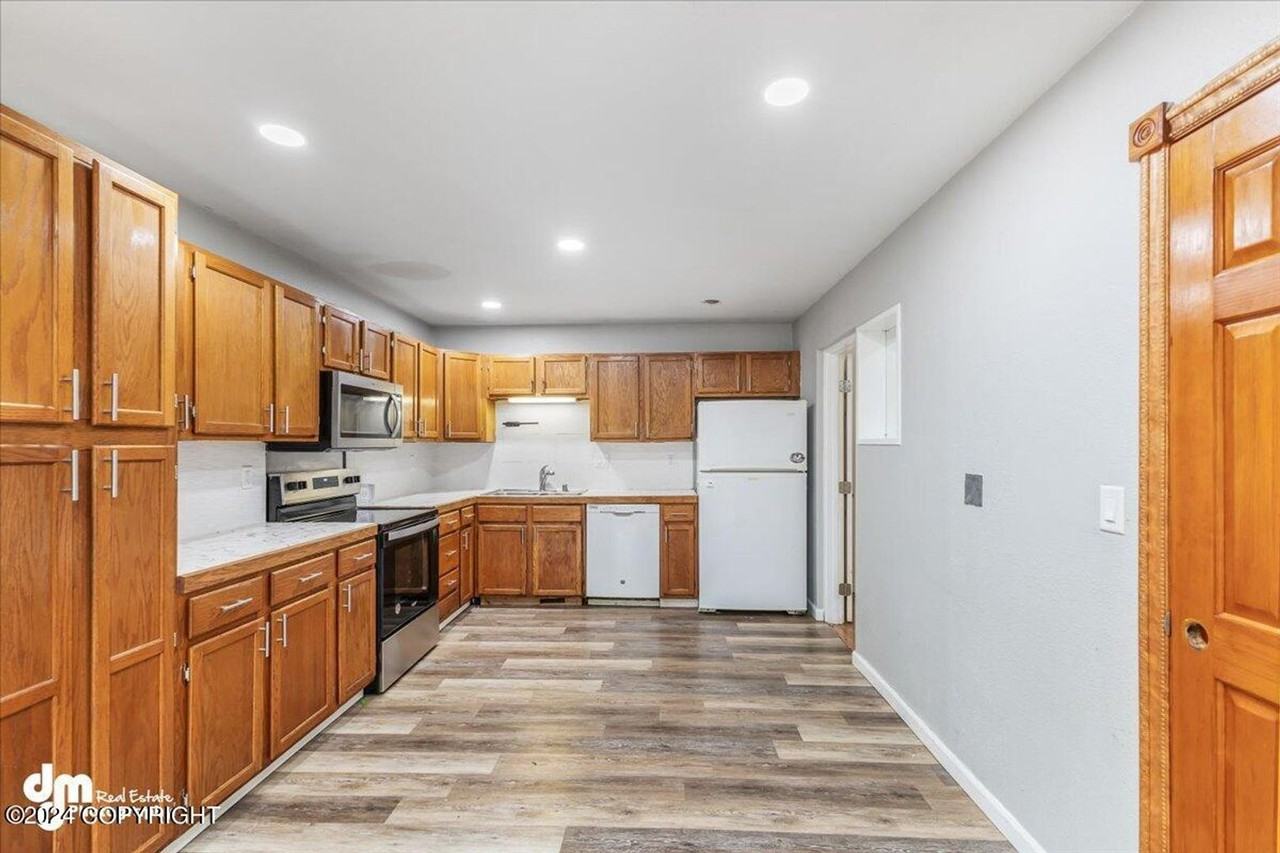 801 N Church Rd - Photo 3 of 28