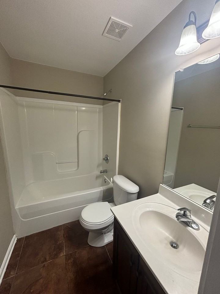 1725 Thistlewood Dr - Photo 4 of 16