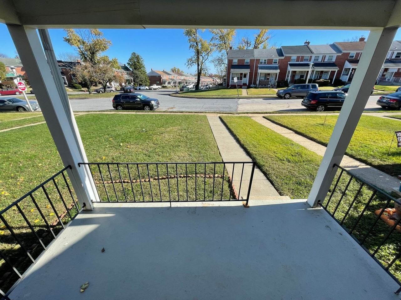 514 Queensgate Rd - Photo 2 of 31
