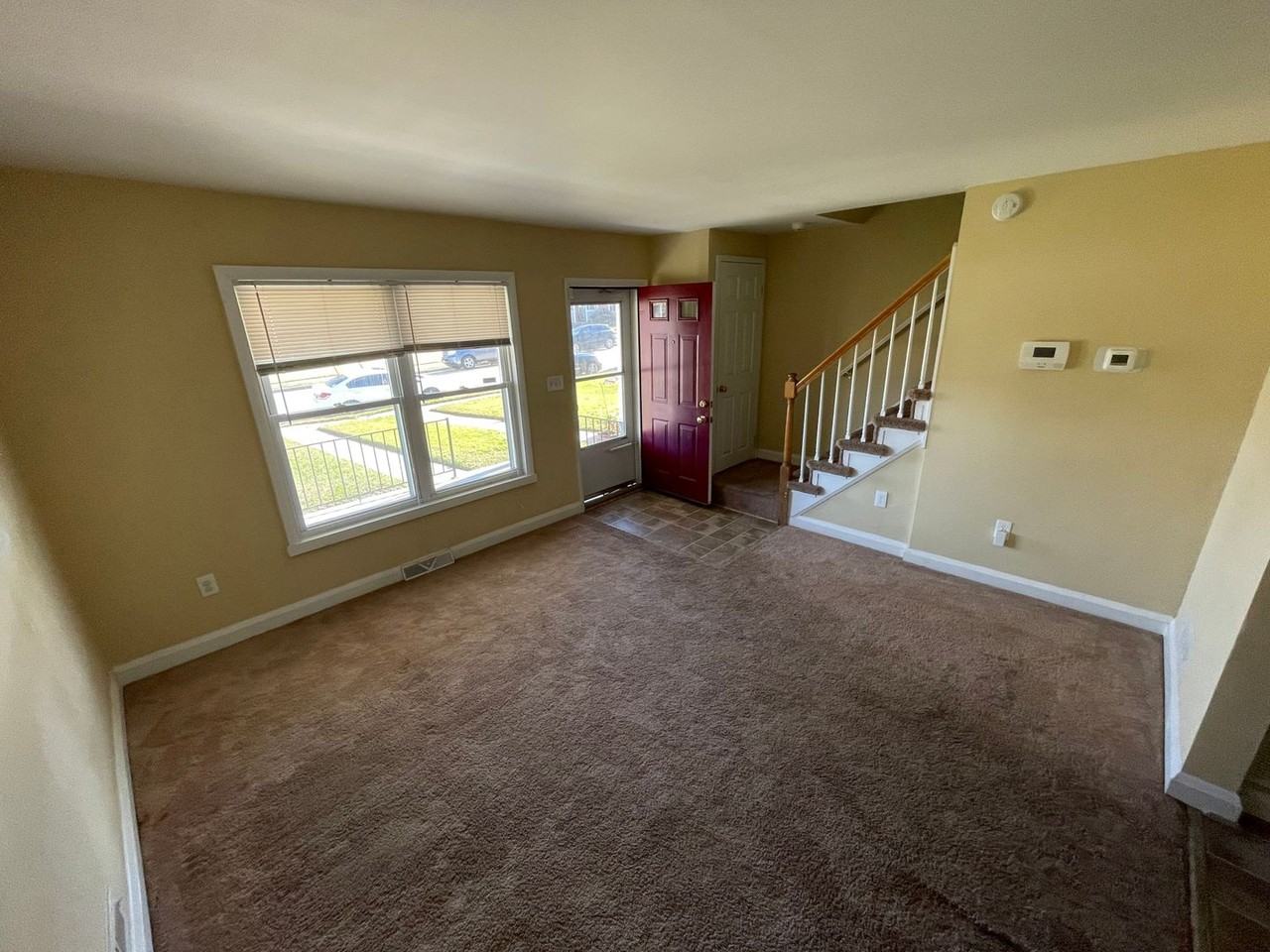 514 Queensgate Rd - Photo 3 of 31