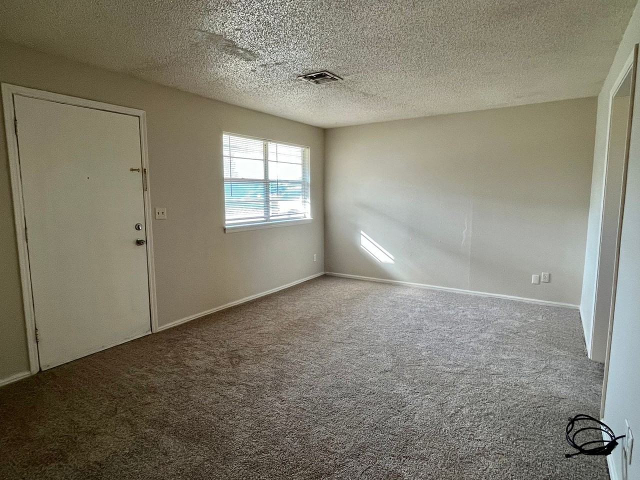708 N Norman Ave - Photo 4 of 15