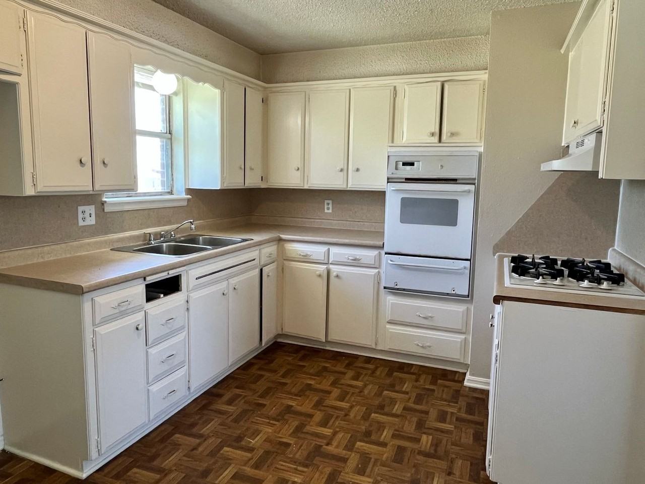 708 N Norman Ave - Photo 5 of 15