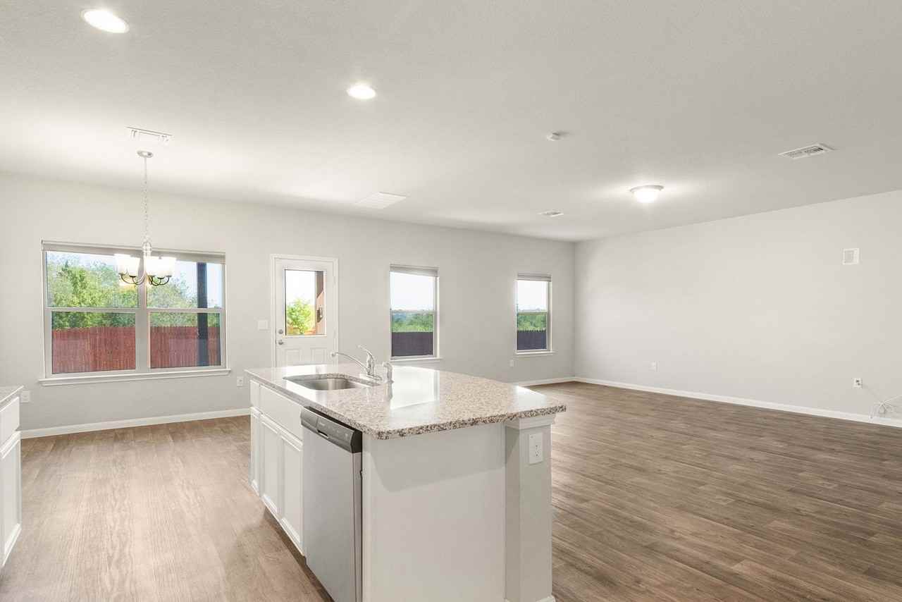 13825 Geelong Dr - Photo 7 of 26