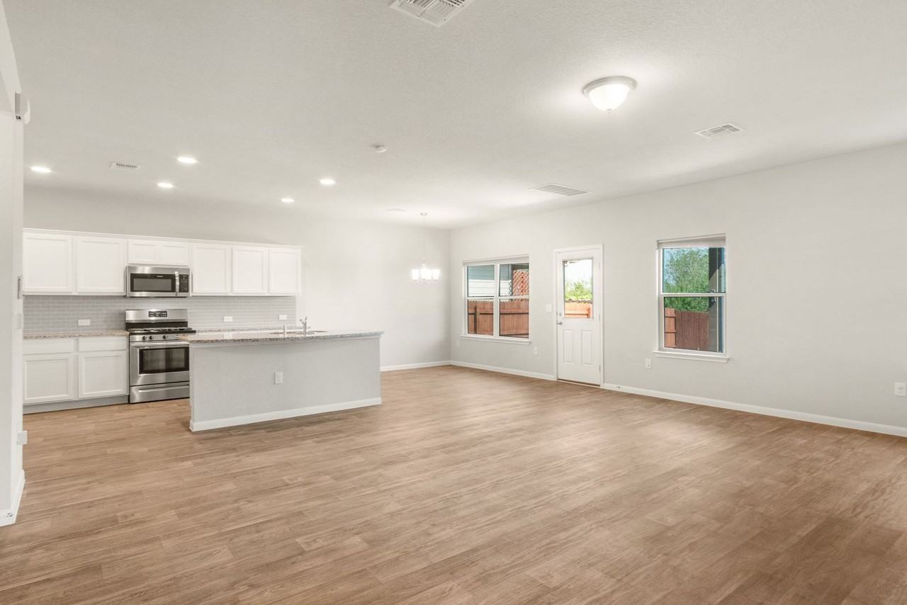 13825 Geelong Dr - Photo 5 of 26