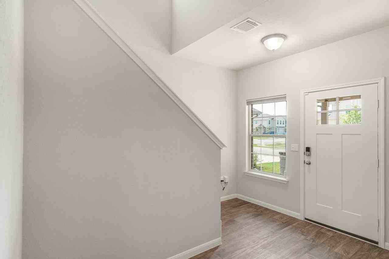 13825 Geelong Dr - Photo 4 of 26