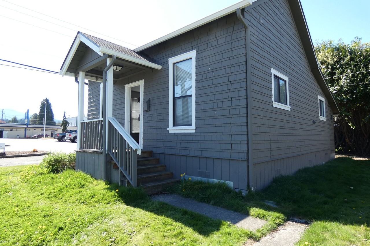 710 S Laurel St - Photo 2 of 24