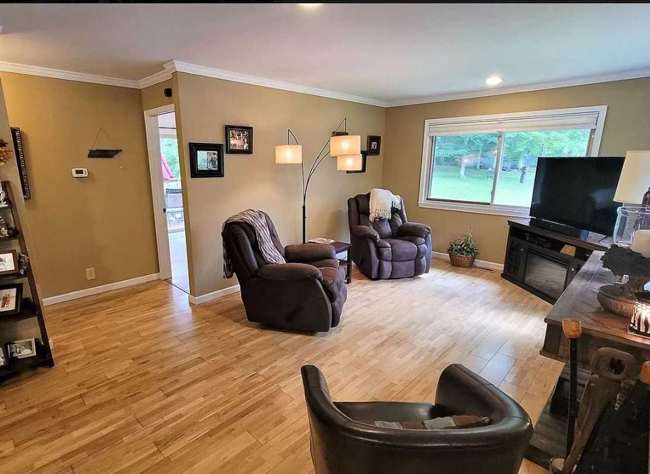 129 Jasper Drive - Photo 4 of 11