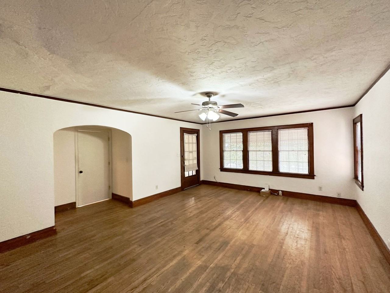 313 Nw 11th St - Photo 4 of 18