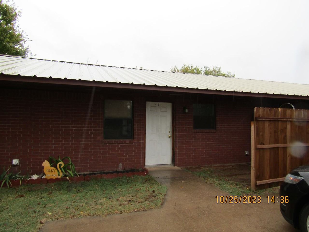 401 Nw 6th St #B - Photo 2 of 18