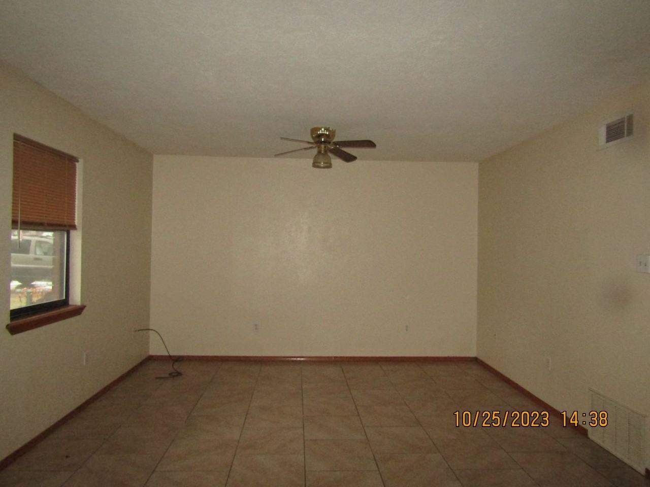 401 Nw 6th St #B - Photo 3 of 18