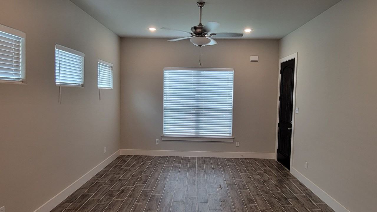 700 The Cottages Dr - Photo 2 of 11