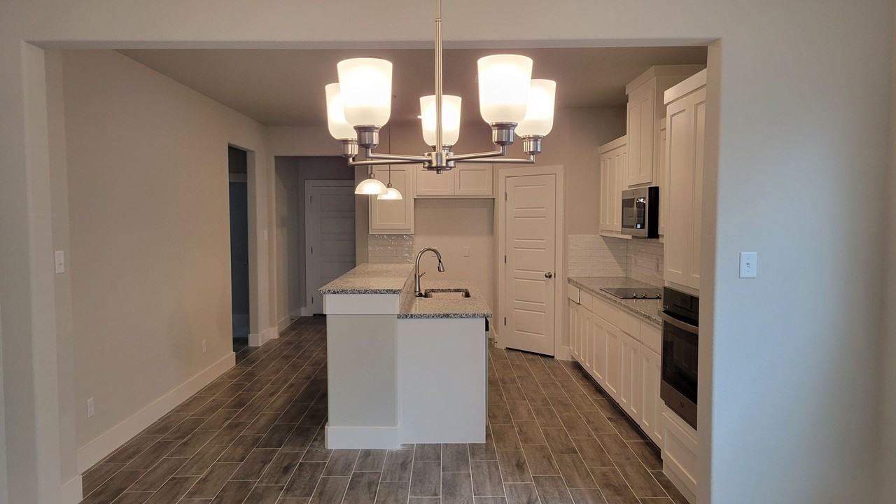 700 The Cottages Dr - Photo 3 of 11