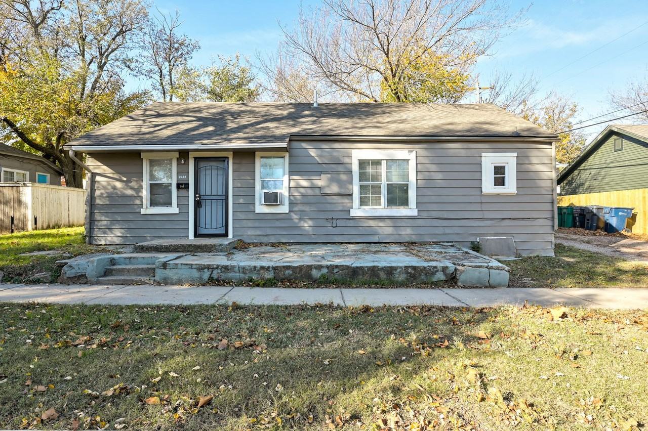 2415 S Lee Ave - Photo 3 of 26