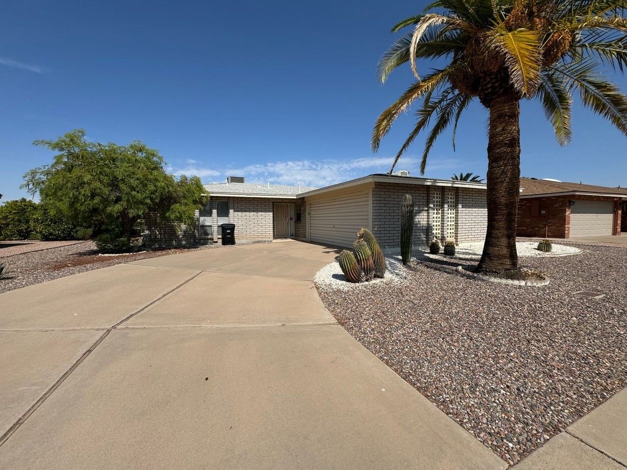 1050 S Roanoke - Photo 2 of 26