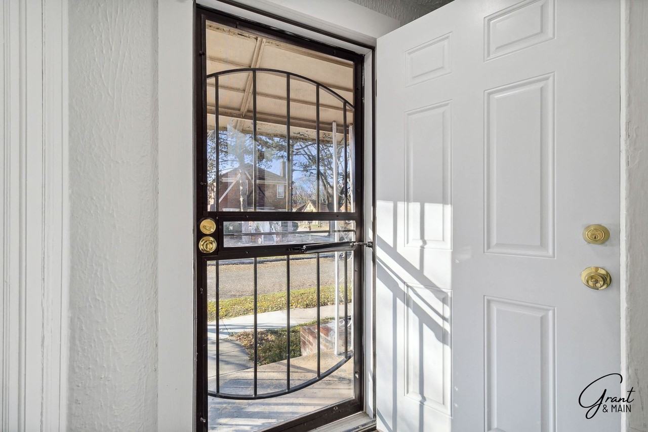 15780 Lesure St - Photo 2 of 16