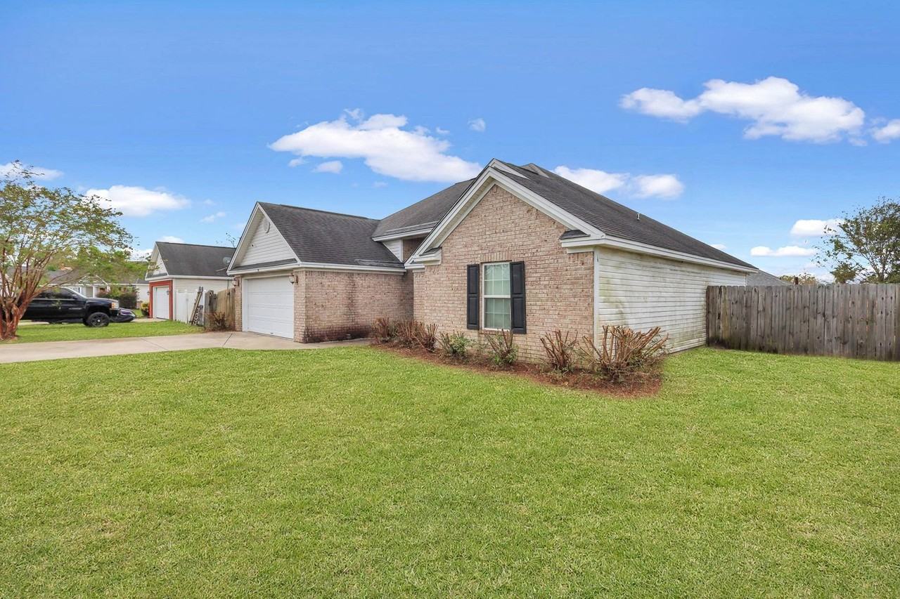 110 Auburn Cir - Photo 2 of 28