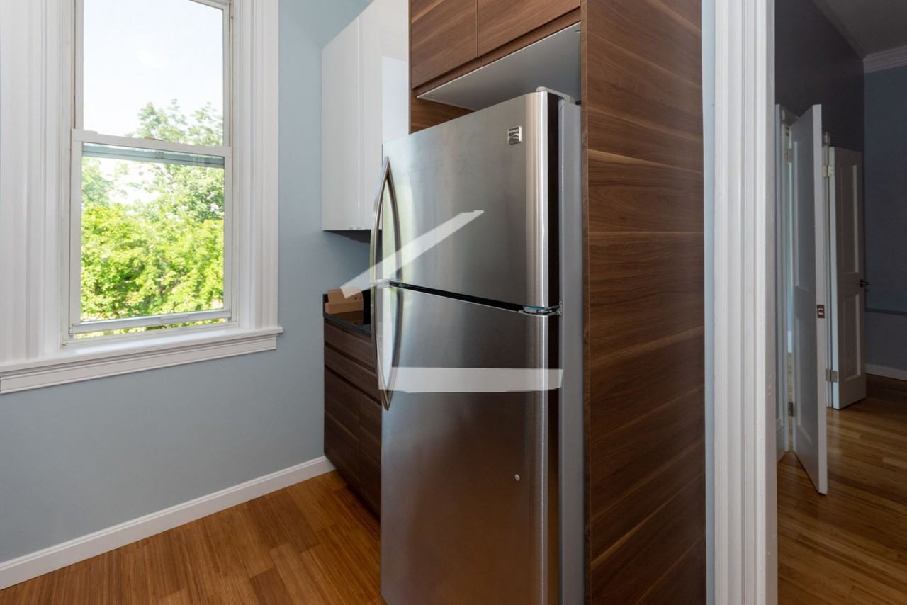 12 Bay State Rd - Photo 7 of 12