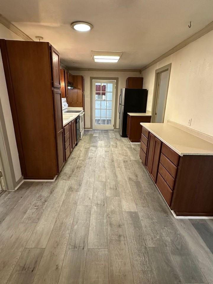 8201 Dot Hudson Rd - Photo 3 of 26