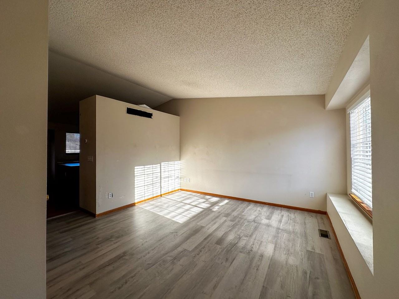 10880 Acadia Pl - Photo 6 of 33