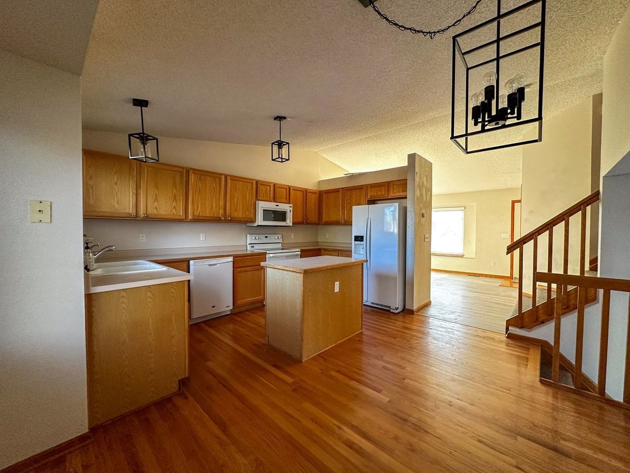 10880 Acadia Pl - Photo 5 of 33