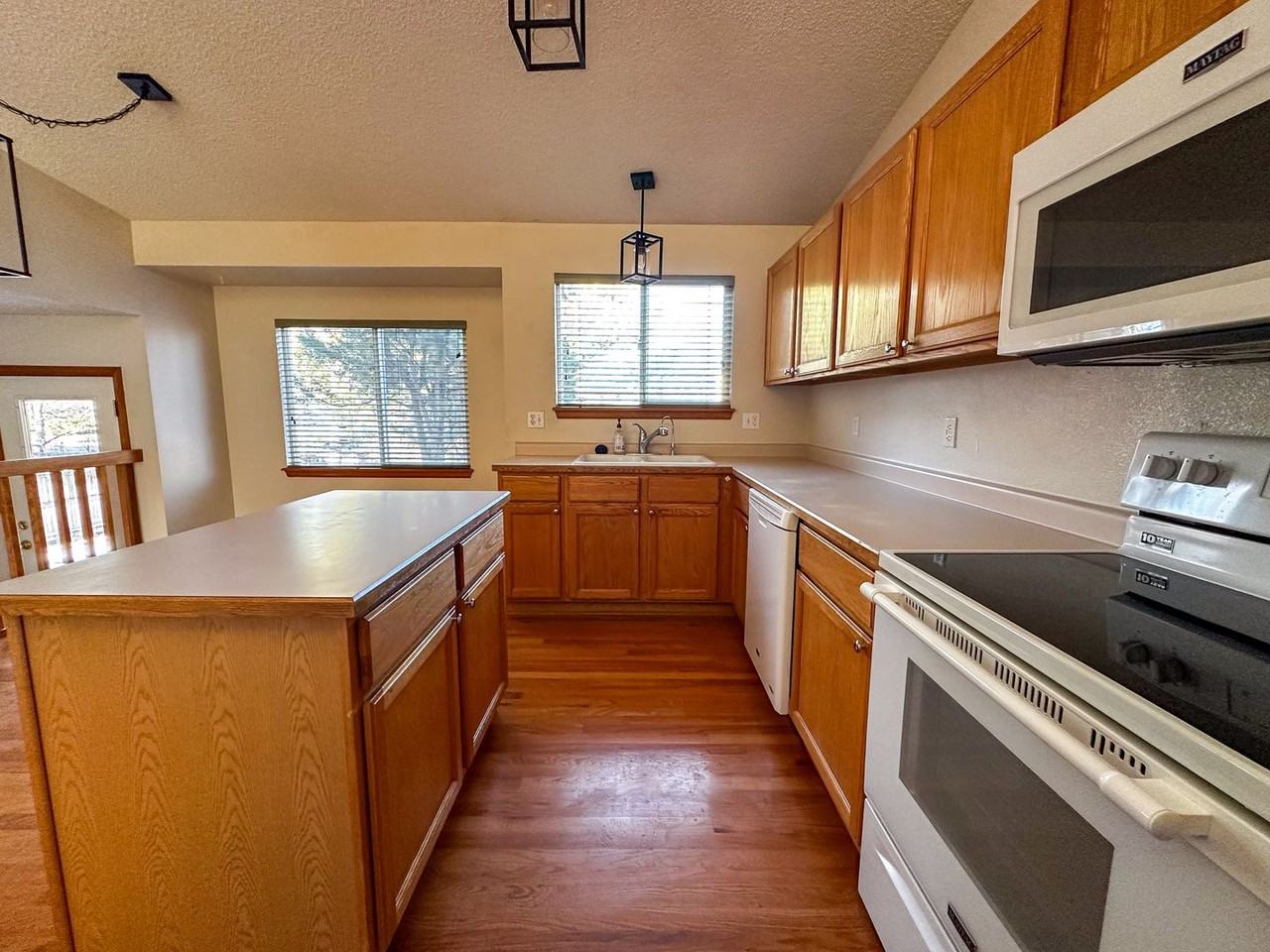 10880 Acadia Pl - Photo 2 of 33
