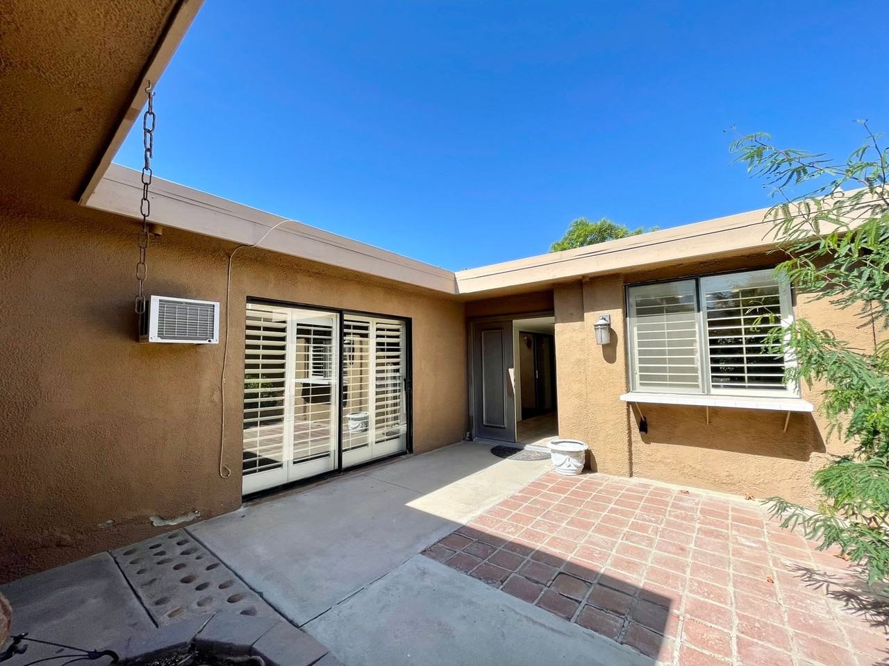 35 Malaga Dr - Photo 3 of 38