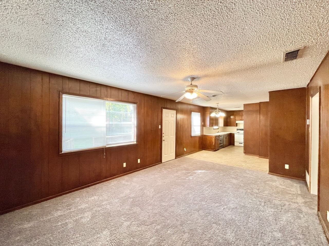 1907 Willowbend Dr - Photo 3 of 17