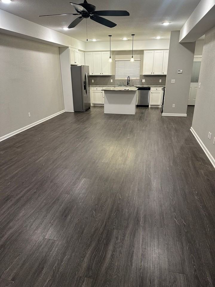 2933 Gillis Dr - Photo 2 of 12