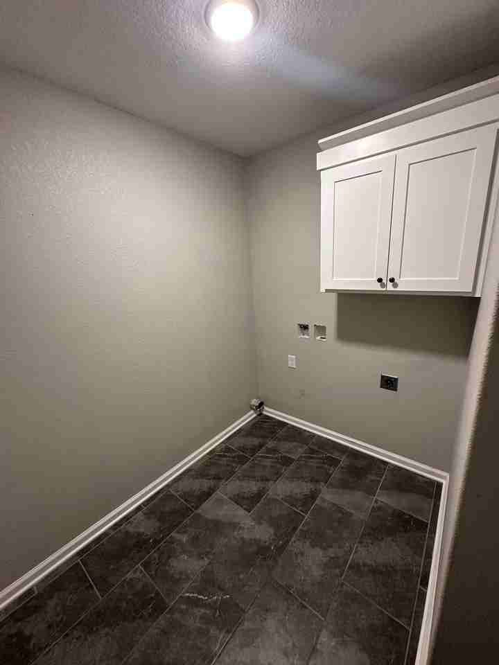 2933 Gillis Dr - Photo 4 of 12