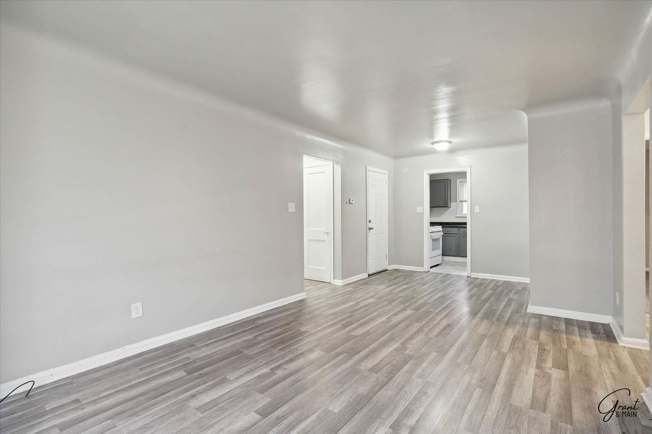 Puritan Manor - Photo 6 of 16