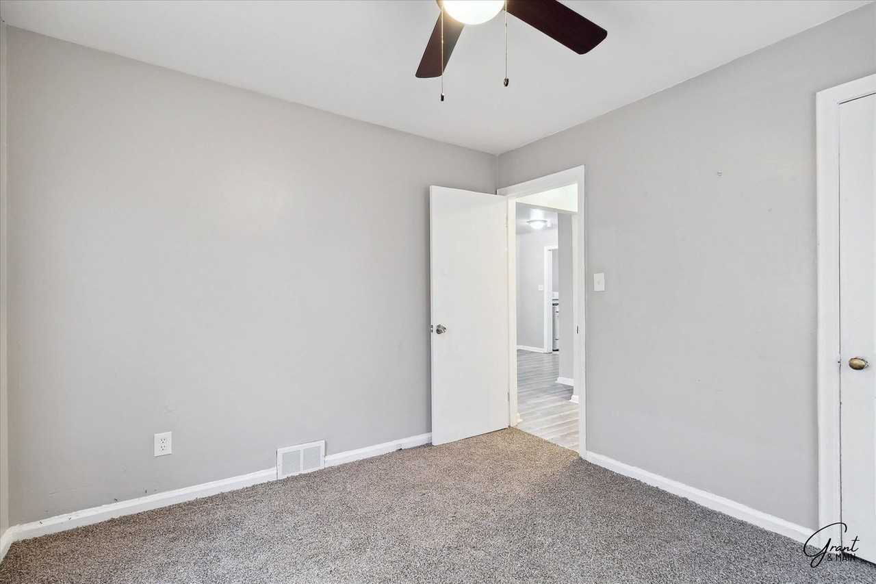 Puritan Manor - Photo 7 of 16