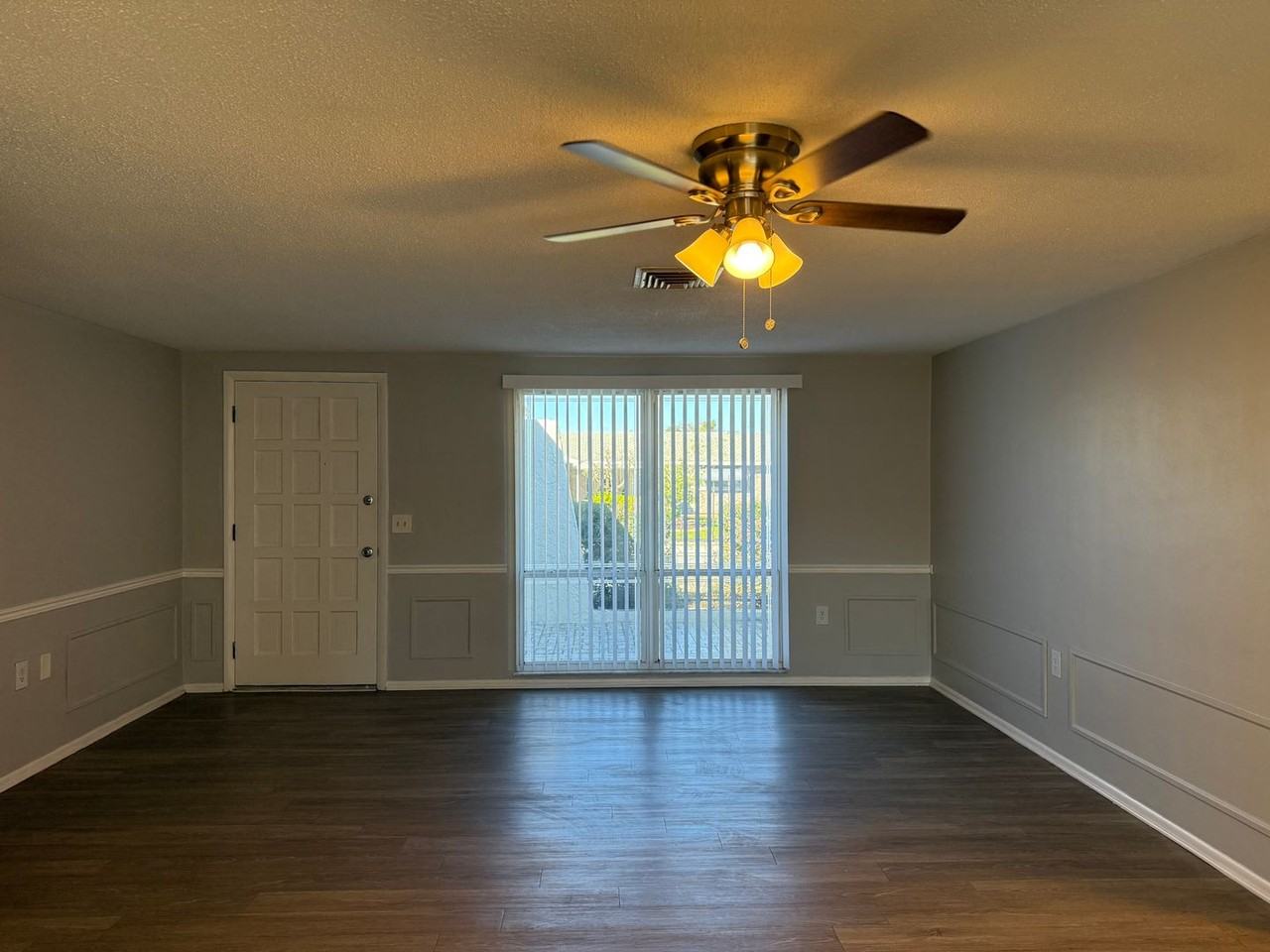 6810 Altavista St - Photo 3 of 26