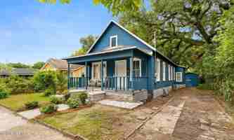 featured image of 1050 E 11th St