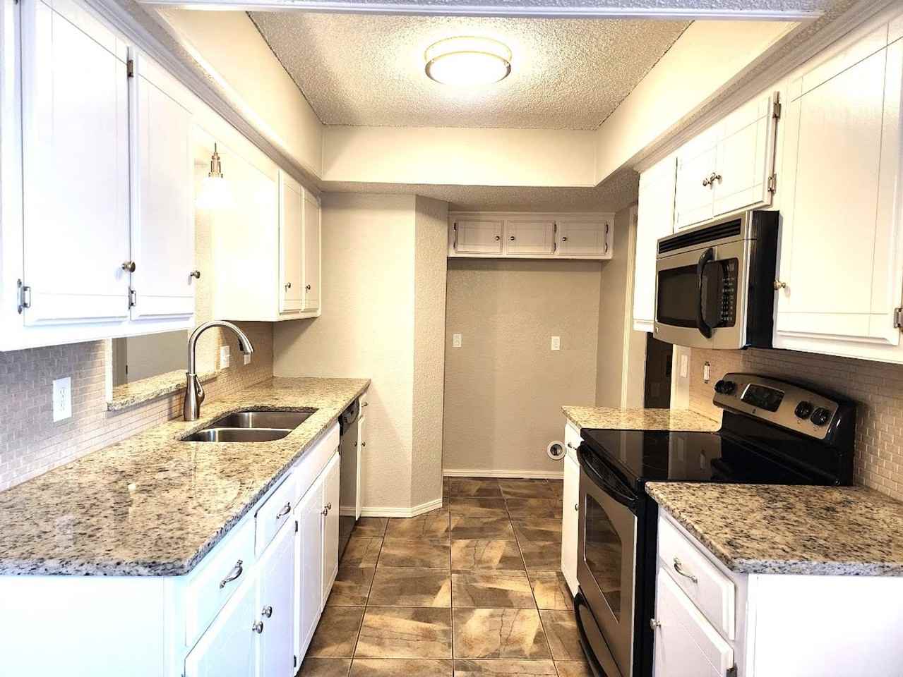 1709 Cimarron Trl - Photo 4 of 48