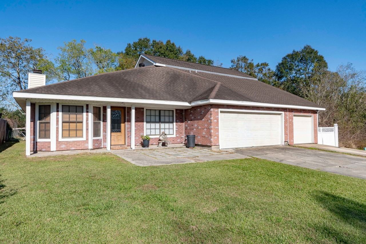 102 Confederate Ave - Photo 2 of 31