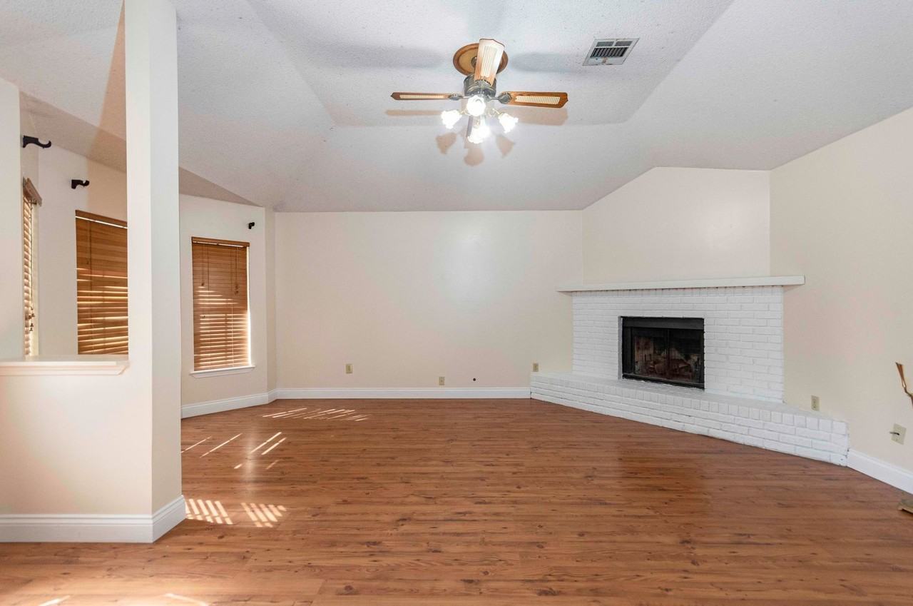 102 Confederate Ave - Photo 4 of 31