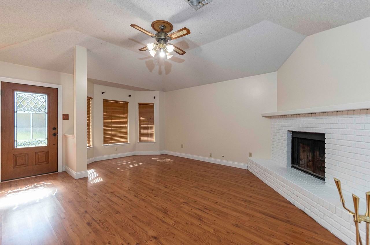 102 Confederate Ave - Photo 6 of 31