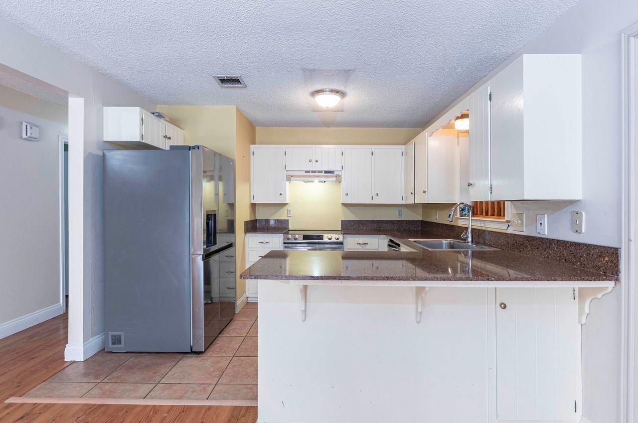 102 Confederate Ave - Photo 7 of 31