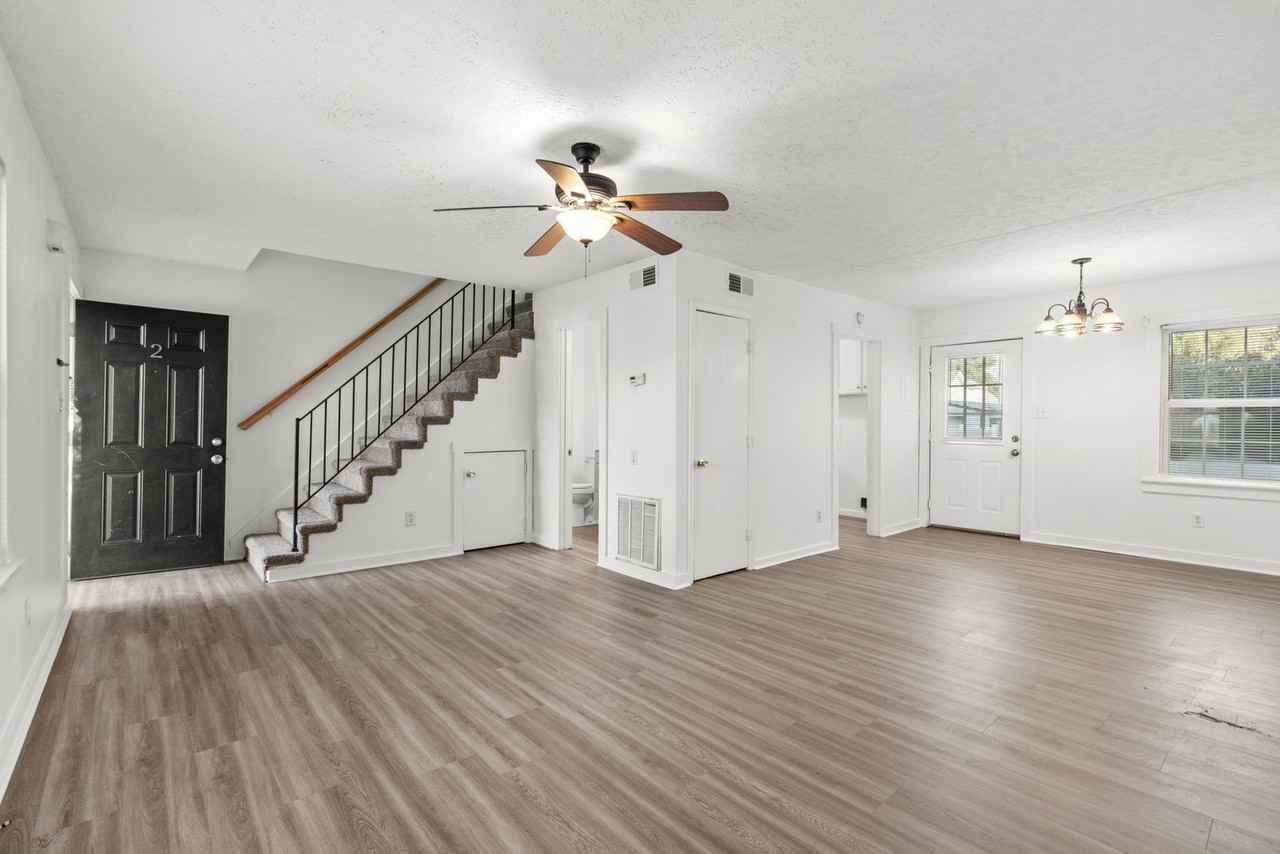 428 Pine Avenue - Photo 3 of 42