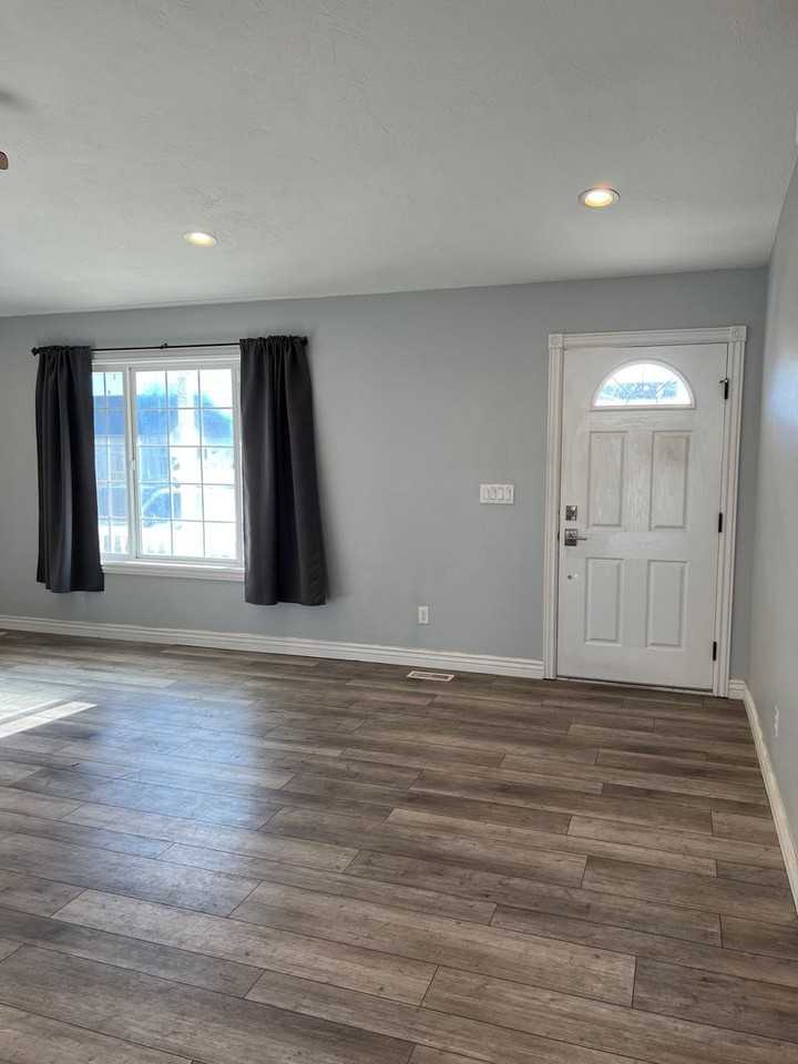 330 E Palomino Dr - Photo 2 of 34