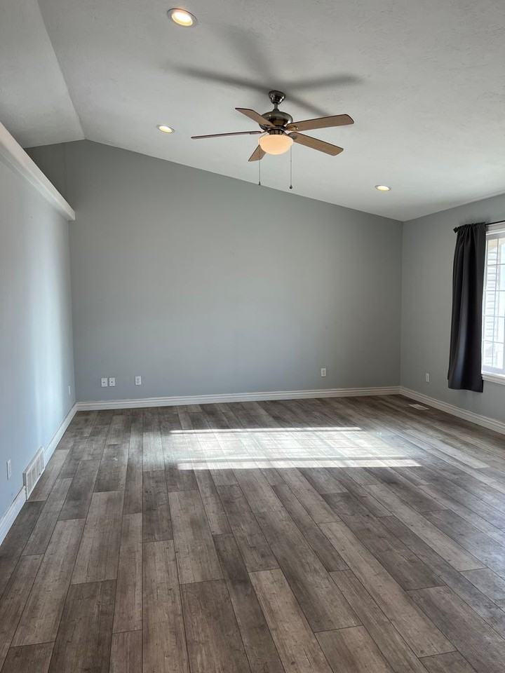 330 E Palomino Dr - Photo 3 of 34