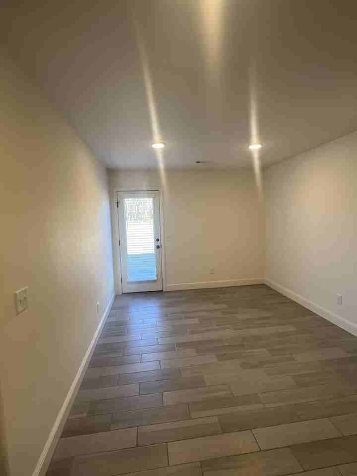601 Nicholas - Photo 3 of 15