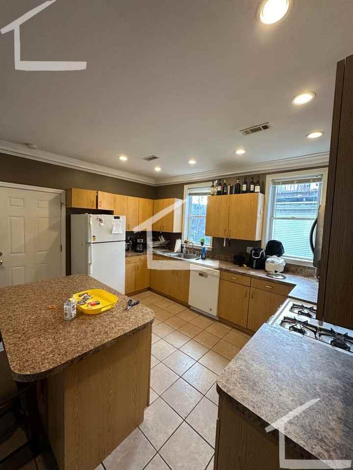 15B Farrington Ave - Photo 2 of 11