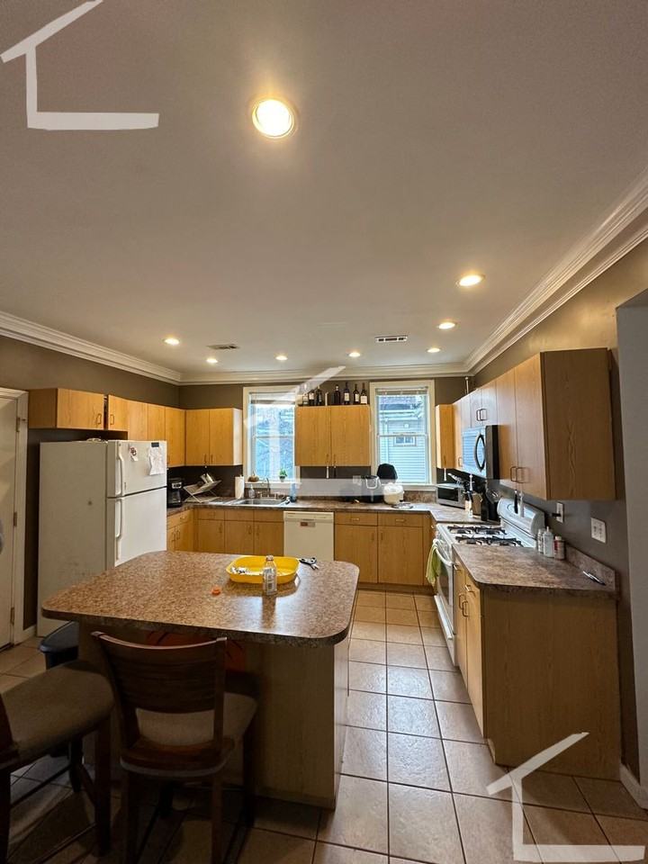 15B Farrington Ave - Photo 3 of 11