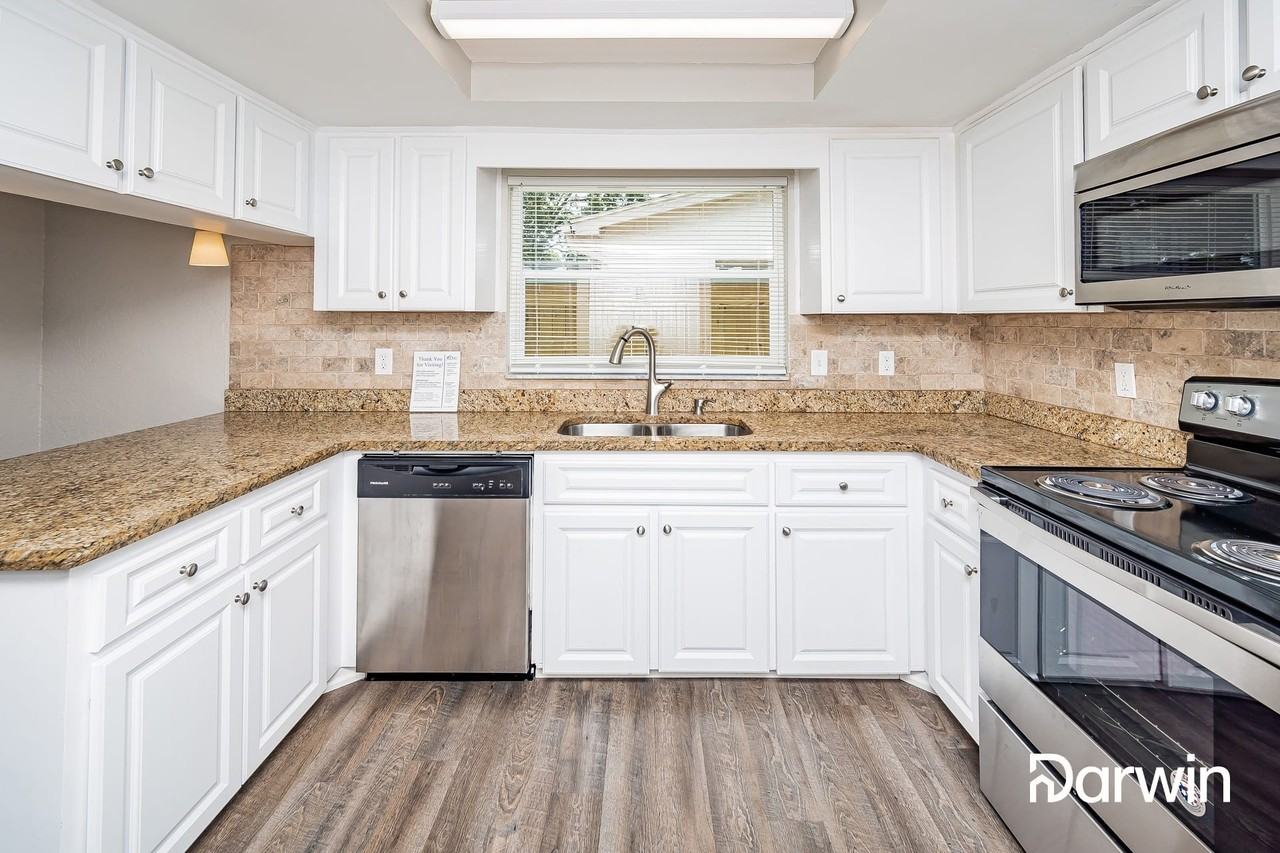 9250 Barrington Ln - Photo 3 of 15