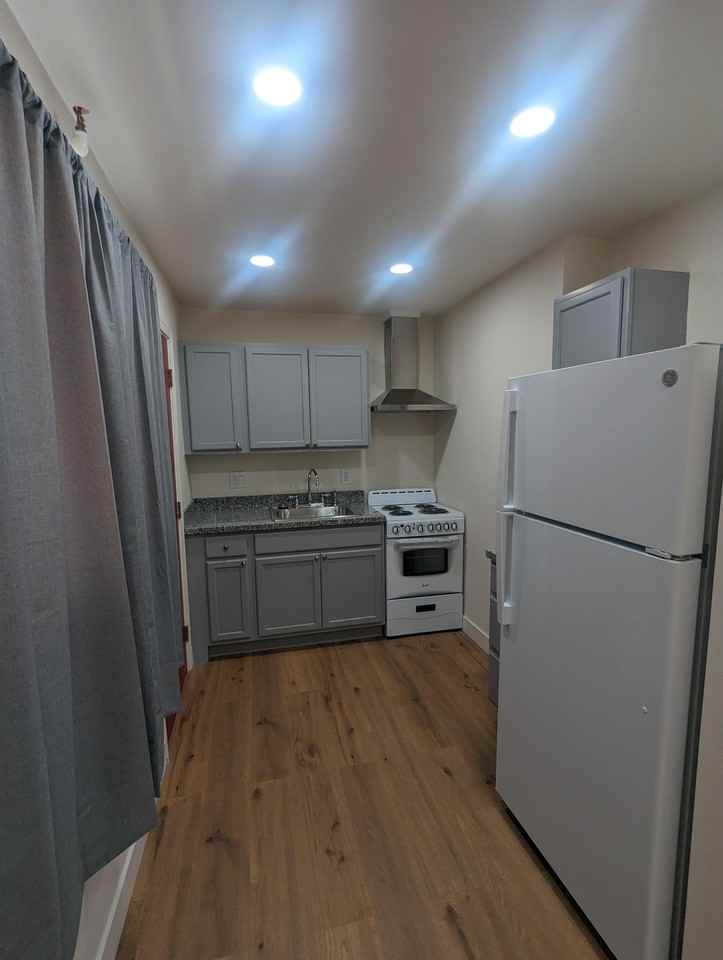 271 Price Street - Photo 2 of 5