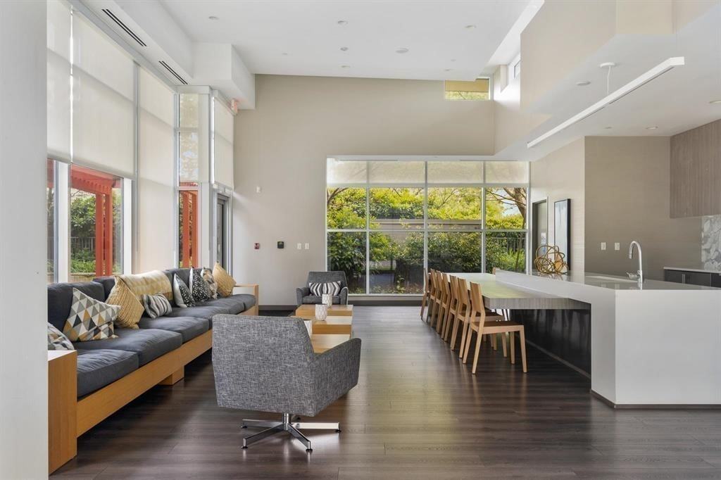 4688 Kingsway #36xx - Photo 2 of 11