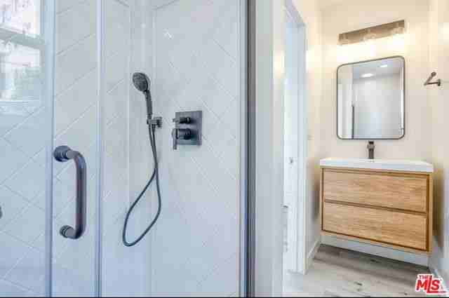 160 N Edgemont St - Photo 2 of 8