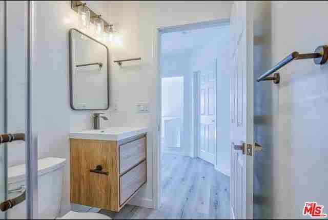 160 N Edgemont St - Photo 3 of 8