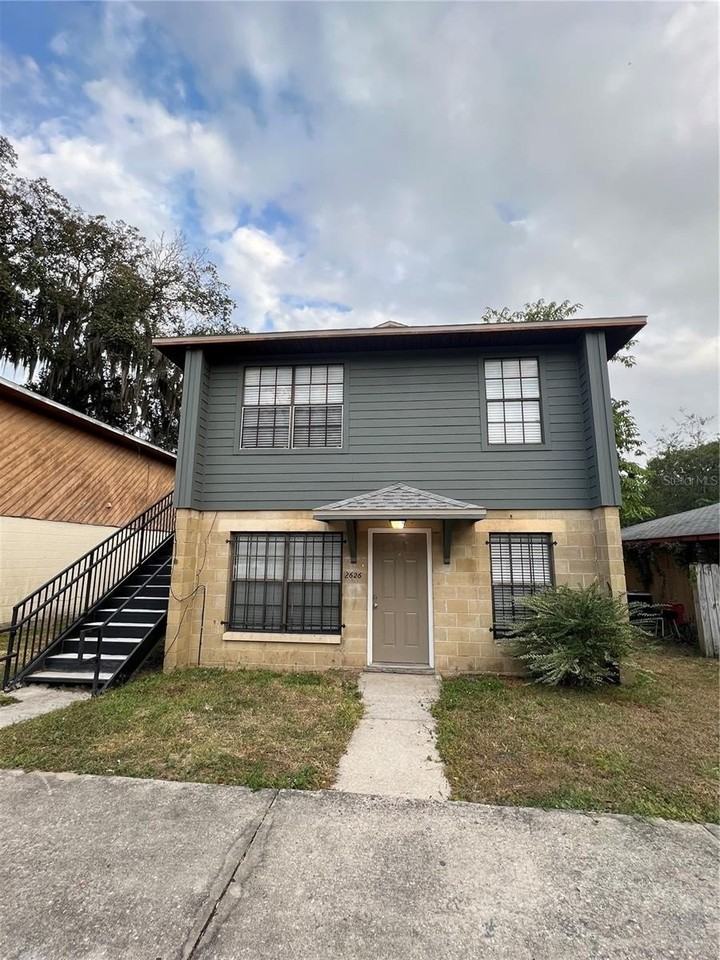 2626 Sw 31st Pl #B - Photo 2 of 8